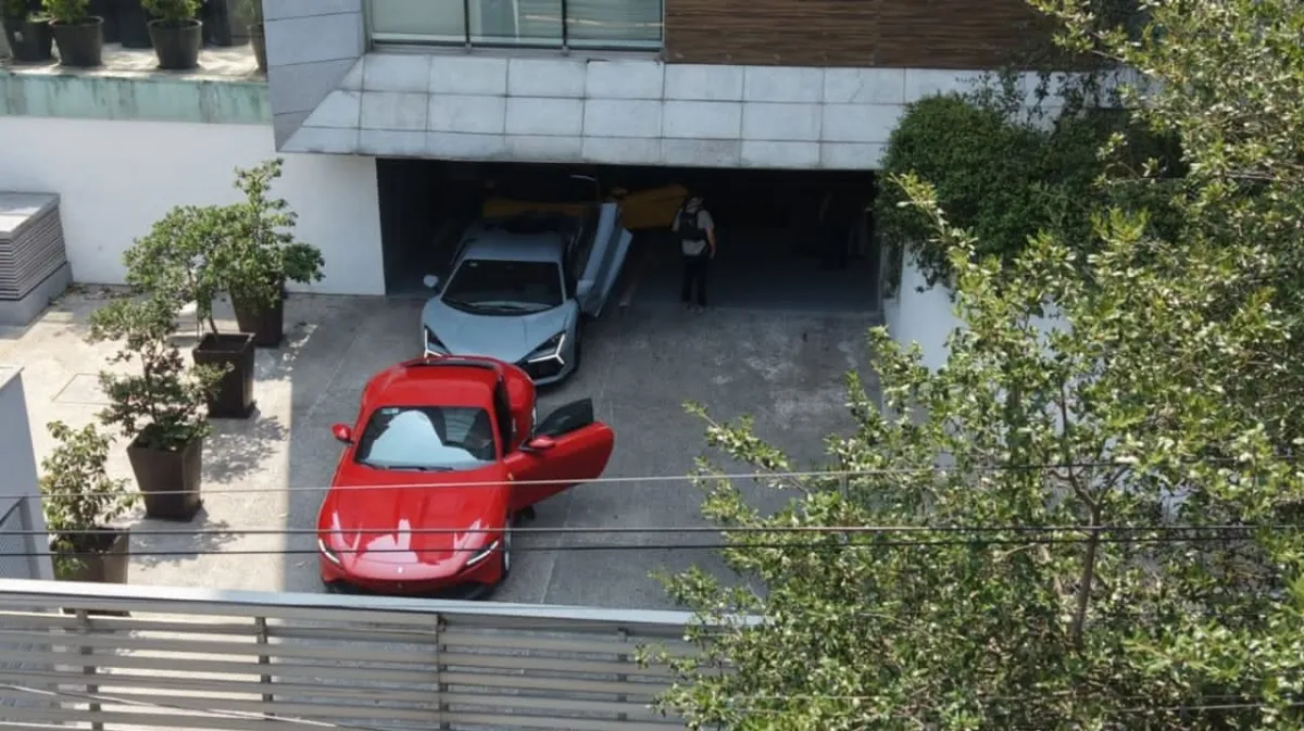 Fiscalía indaga origen de 17 autos de lujo asegurados en San Pedro y Monterrey