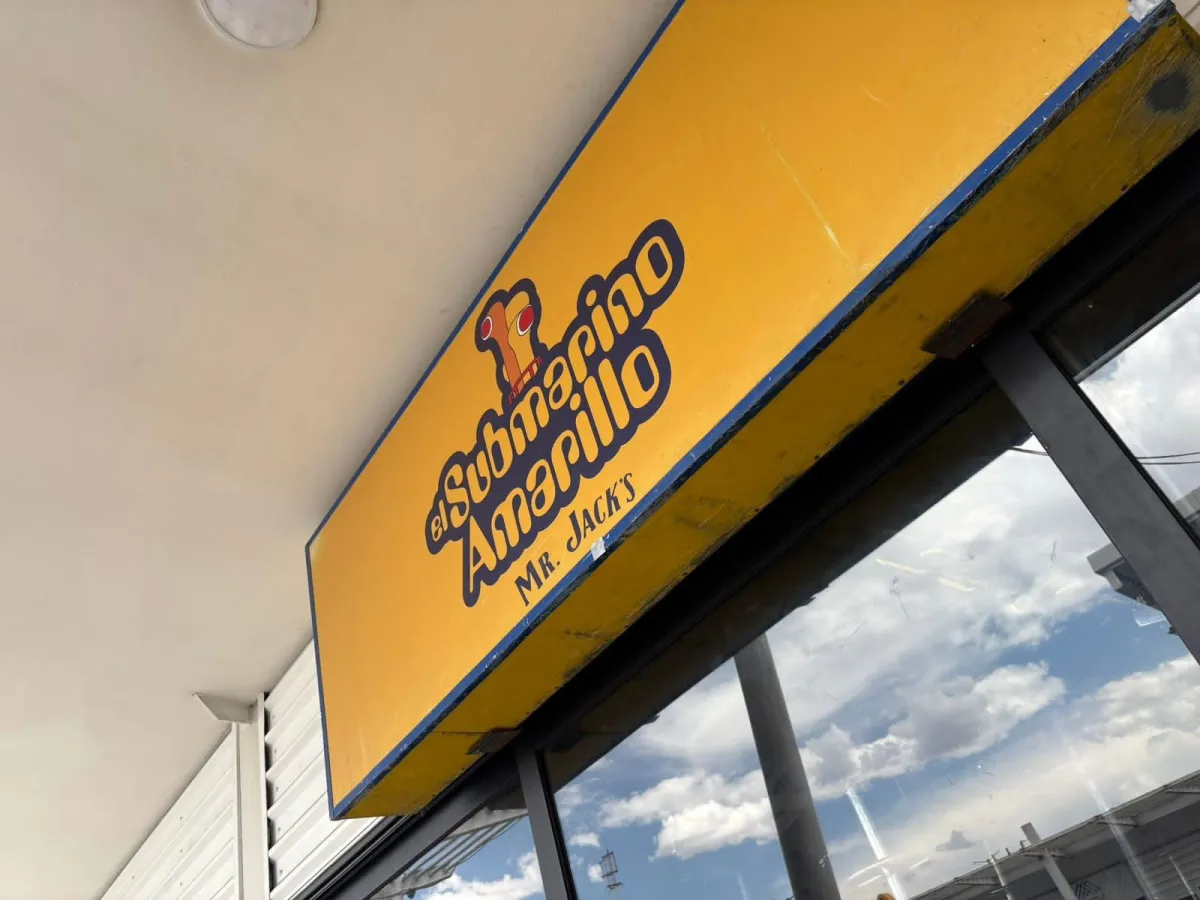 Roban bar en plaza comercial de Saltillo tras abrir boquete en pared