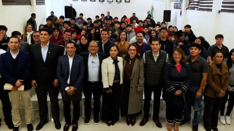Escobedo impulsa una nueva generación vigilante contra la corrupción