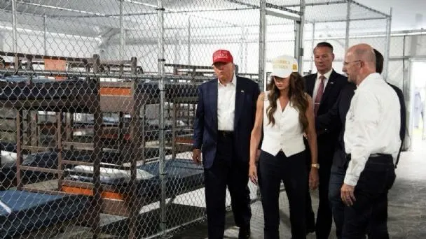 Trump inaugura “Alligator Alcatraz”, polémica prisión para migrantes en Florida
