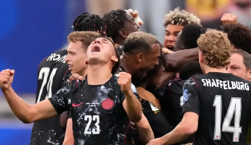Canadá vence 1-0 a Sudáfrica con gol al 90+2 y avanza por primera vez a Octavos de Final