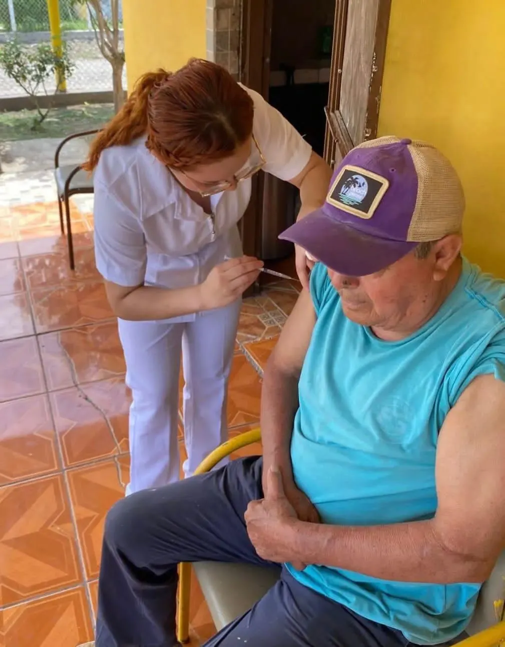 IMSS lleva vacunas casa por casa en Coahuila