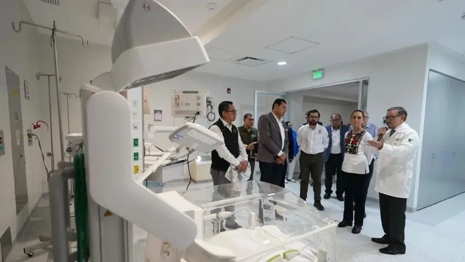 Sheinbaum inaugura hospital en Puebla en medio de protestas por IMSS-Bienestar