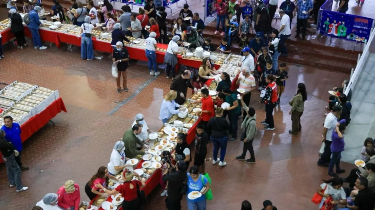 Monterrey despide la temporada navideña con multitudinaria Rosca de Reyes en el corazón de la ciudad
