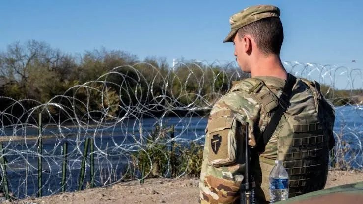 Gobierno de Trump busca desplegar 20 mil soldados para apoyar en deportaciones