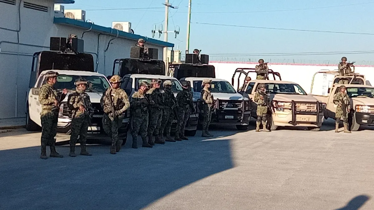 Detienen en Piedras Negras a hombre con arma larga, droga y explosivo; hay cinco personas más bajo investigación