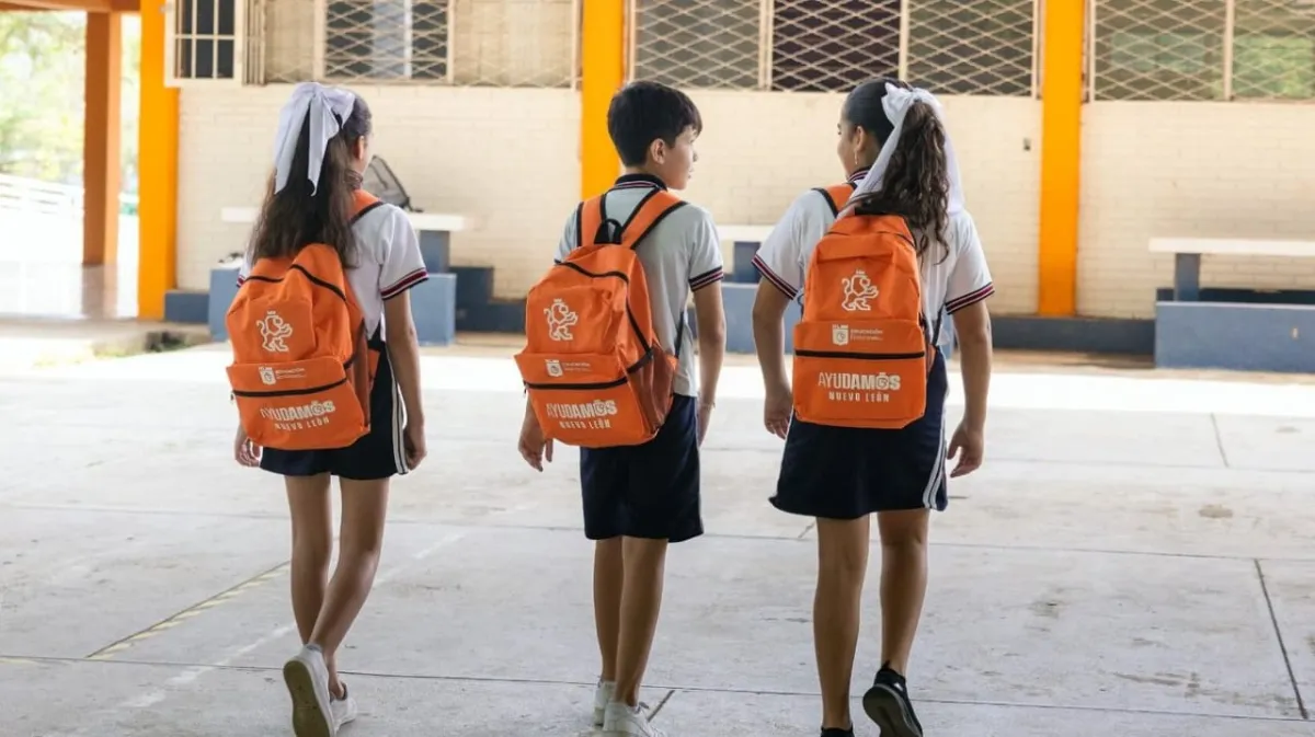 Más de un millón de estudiantes regresan a clases en Nuevo León este lunes