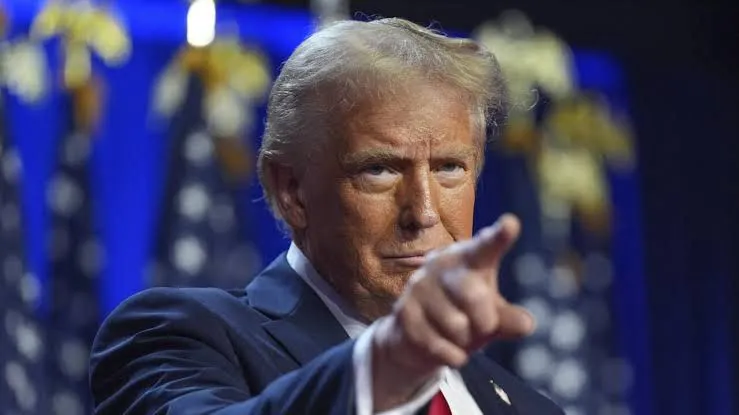 Juez federal bloquea temporalmente orden de Trump para eliminar ciudadanía por nacimiento