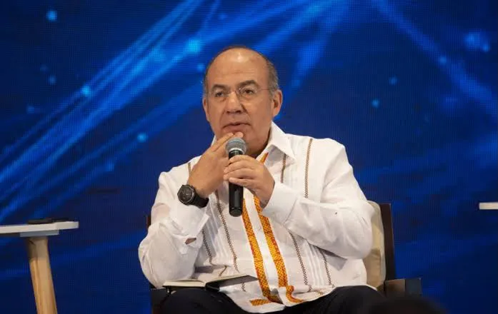 Felipe Calderón afirma que México sigue un rumbo similar al de Venezuela