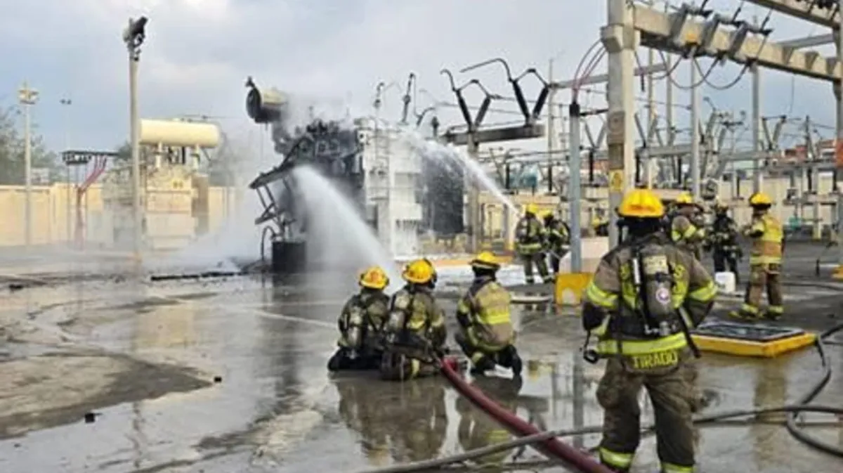 Apagón masivo en Monterrey tras incendio en subestación de CFE