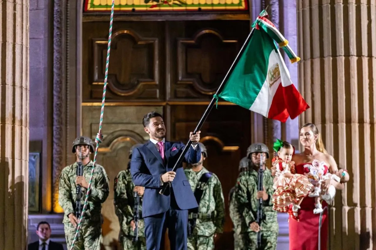 Miles de neoloneses celebran el Grito de Independencia 2025 en la Macroplaza de Monterrey