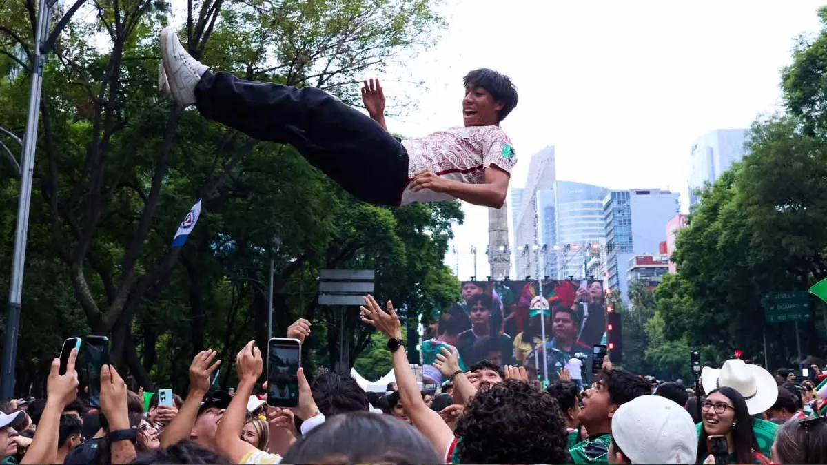 Aficionados despiden a la Selección Mexicana en el Ángel tras el Mundial 2026