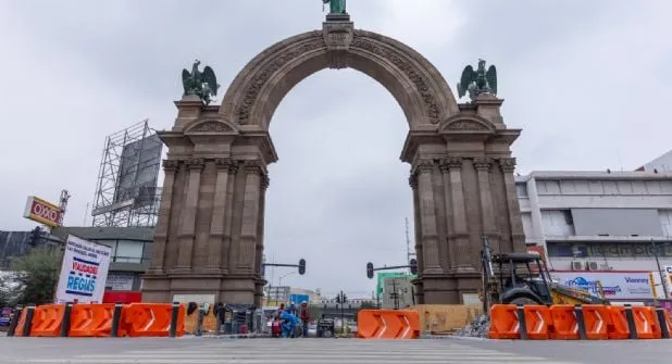 Ordenan suspensión definitiva de obras en el Arco de la Independencia en Monterrey
