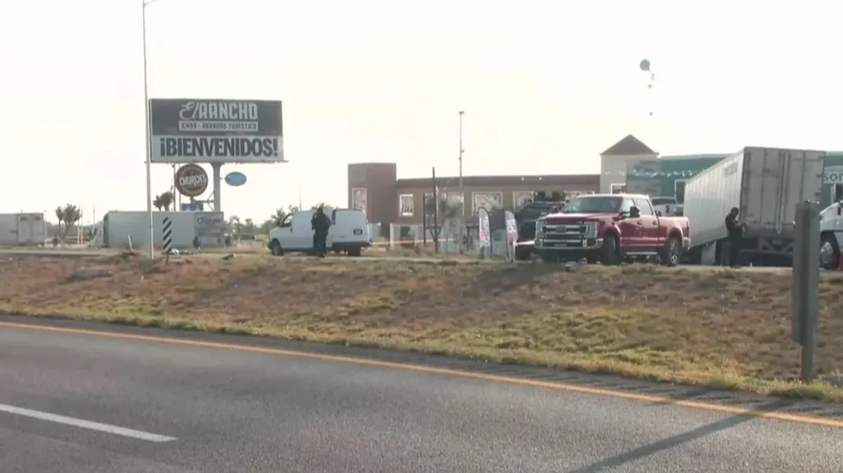 Violento ataque en autopista a Nuevo Laredo deja un ministerial muerto y un delincuente abatido