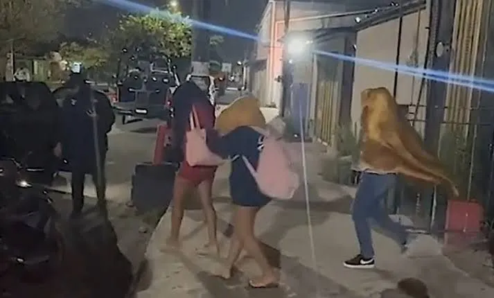 Liberan a 33 mujeres víctimas de trata en bares de Cancún