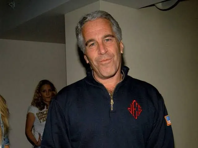 Confirma FBI suicidio de Jeffrey Epstein y niega existencia de lista de clientes