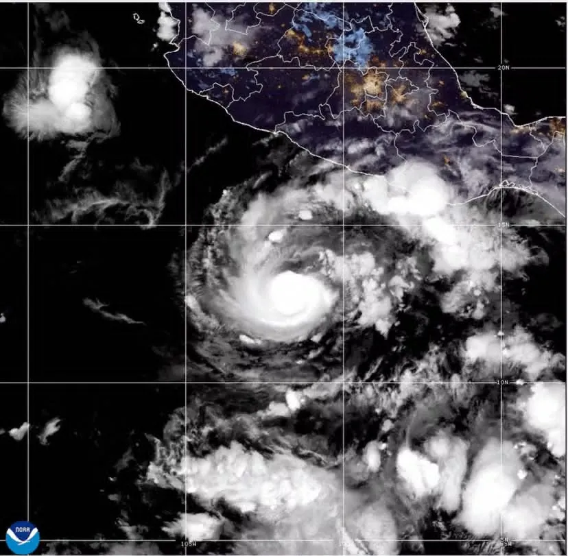 Huracán Trudy alcanza categoría 3 frente a las costas del Pacífico mexicano
