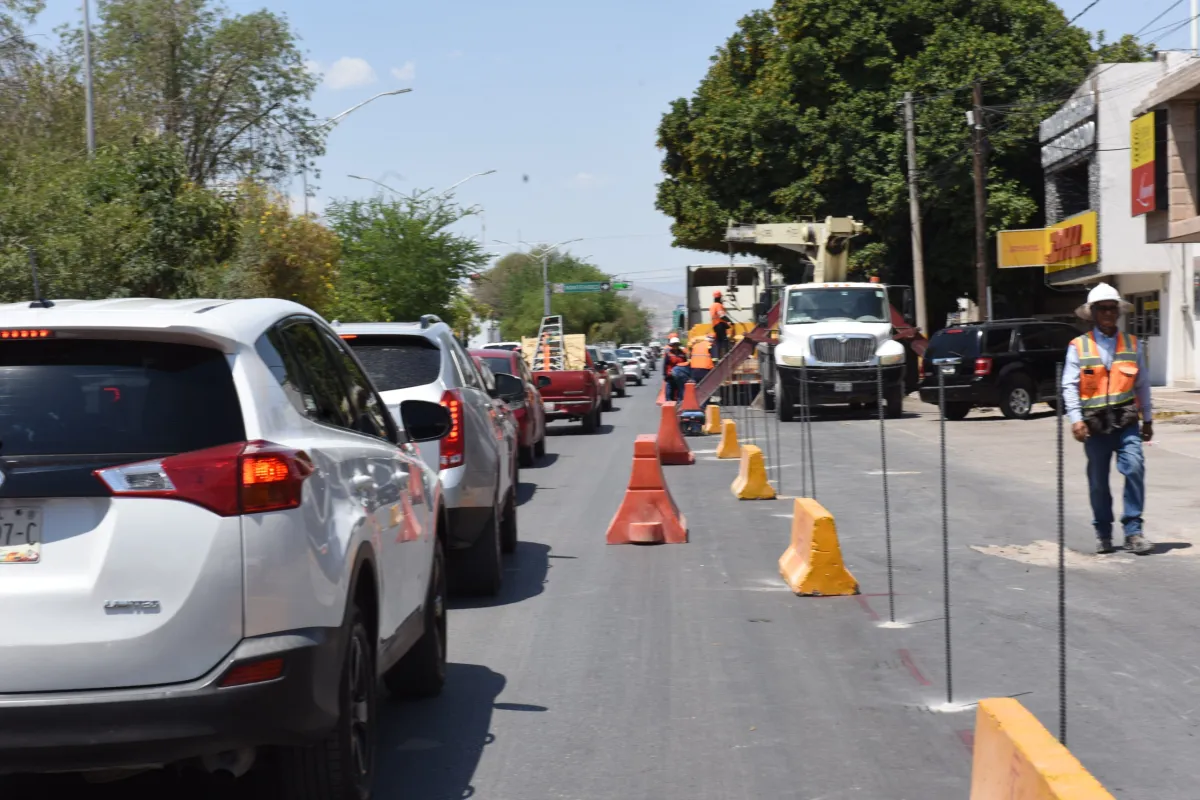 Implementan cierres parciales de carriles por obras de sondeo en el Sistema Vial Abastos- Independencia en Torreón