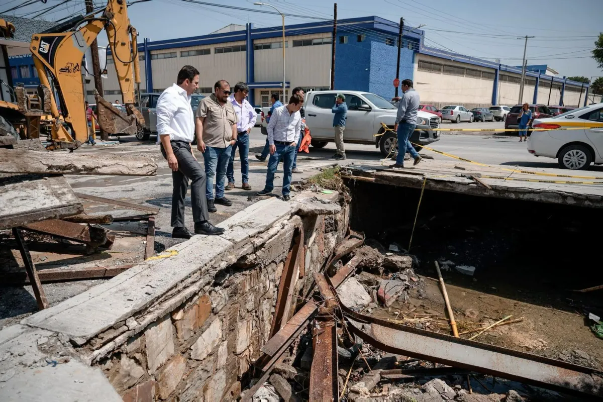 Supervisa Javier Díaz remoción de escombros y rehabilitación de calles tras lluvias en Saltillo