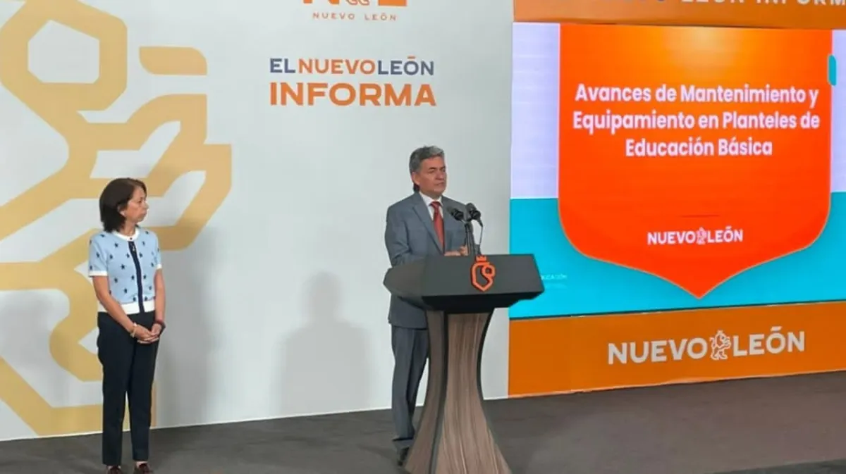 Educación analiza prohibir celulares en escuelas de Nuevo León tras amenazas registradas