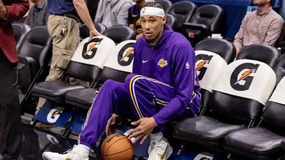 NBA suspende a Jackson Hayes tras empujón a la mascota de los Wizards