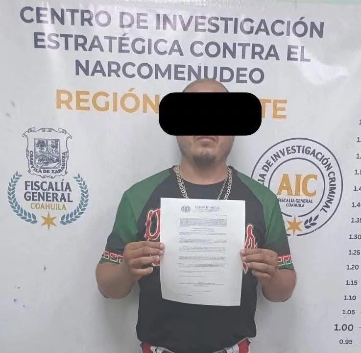 Detienen a cuatro personas por narcomenudeo en Parras; entre ellos, tres policías municipales