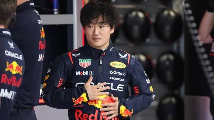 Yuki Tsunoda busca apoyo psicológico para superar crisis en la Fórmula 1, revela Helmut Marko