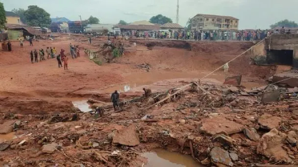 Suman 200 muertos tras inundaciones en Nigeria