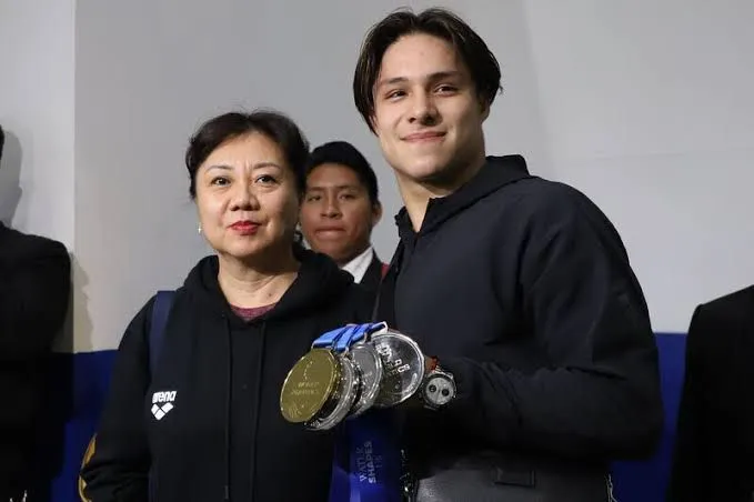 Sheinbaum se compromete a retener a la entrenadora de Osmar Olvera
