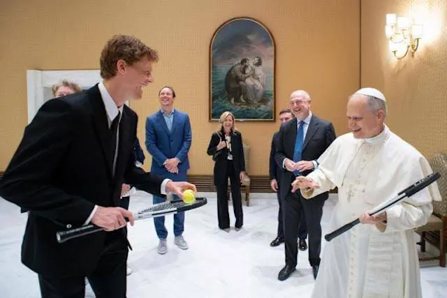Jannik Sinner tenista italiano se reúne con el Papa León XIV en el Vatican