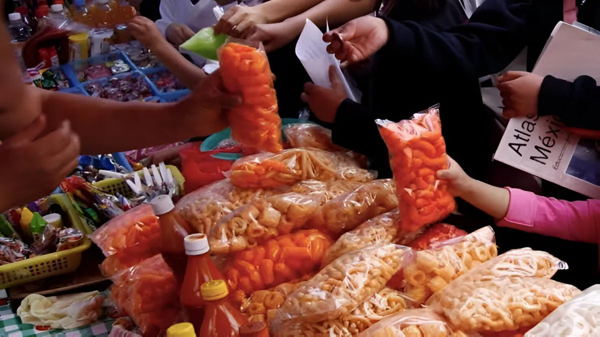 Prohíben Venta de Comida Chatarra en Escuelas de México