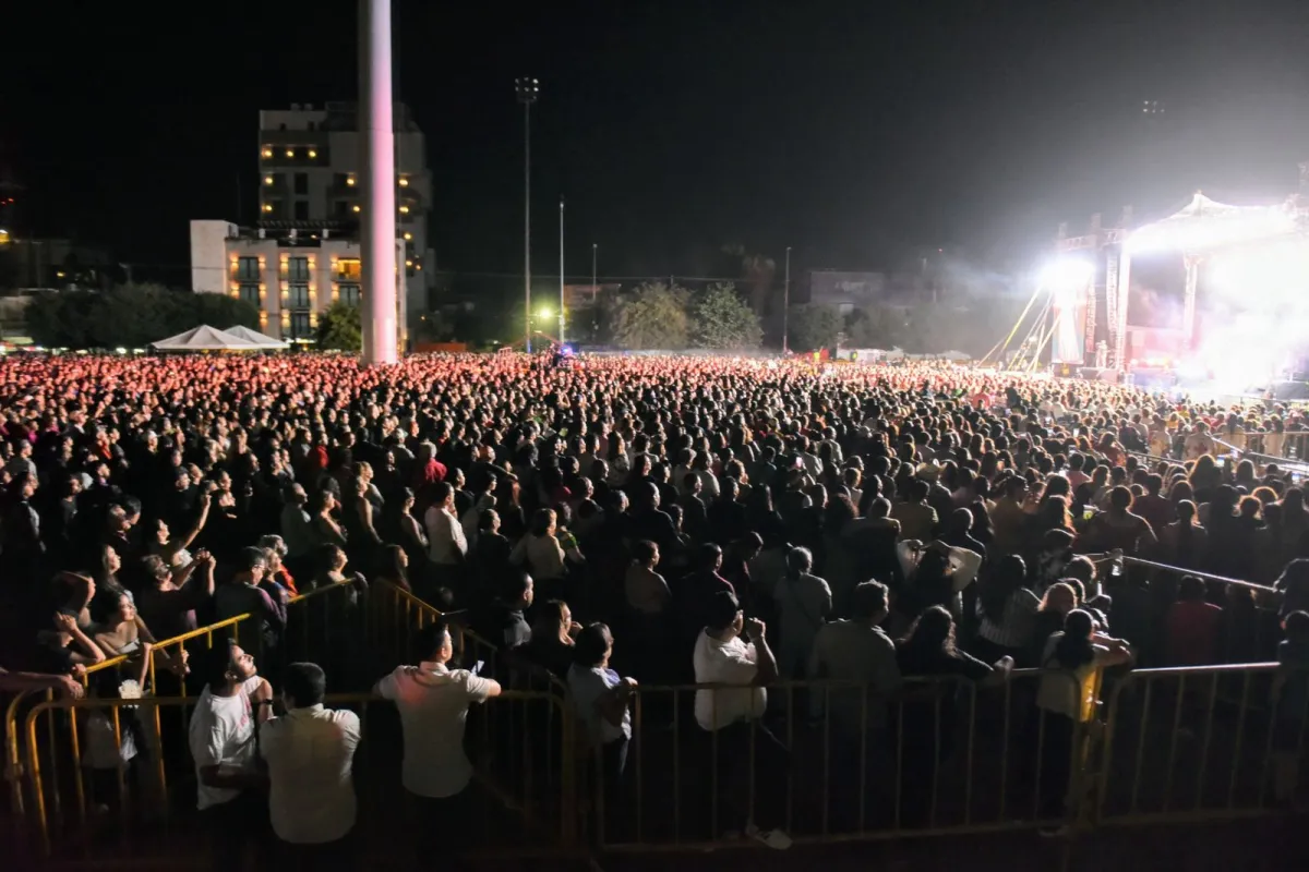 Con gran ambiente en Plaza Mayor, más de 80 mil personas celebran el Día de las Madres con Edith Márquez y Tropicalísimo Apache en Torreón