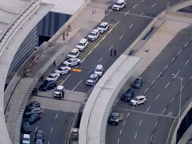 Tiroteo en aeropuerto de Toronto deja un muerto; el agresor fue abatido