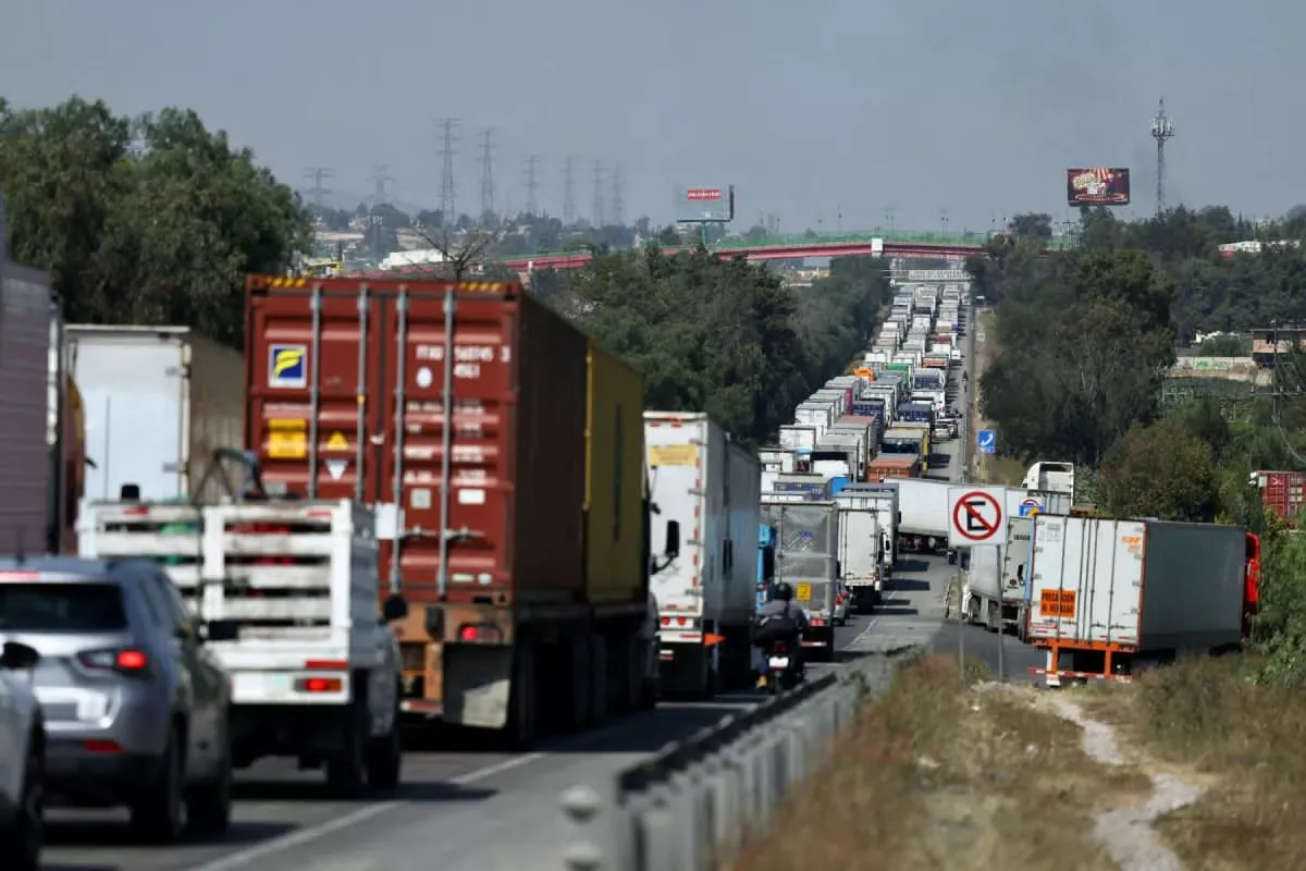 Gobierno federal descarta motivos para bloqueos, pero transportistas y campesinos mantienen paro