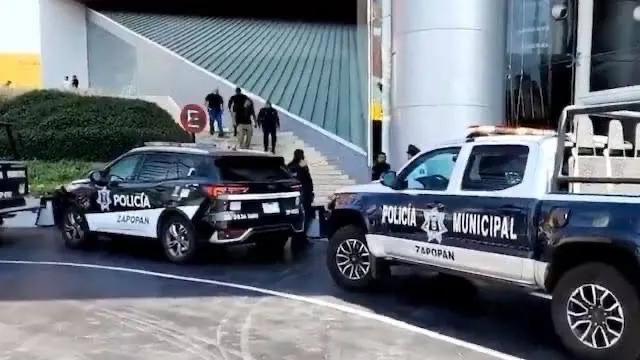 Ataque en Plaza Andares: ejecutan a dos hombres afuera de gimnasio; hay detenidos