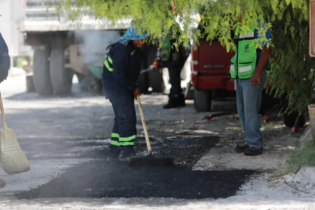 Rehabilitan calles en distintos sectores para mejorar la movilidad en Saltillo