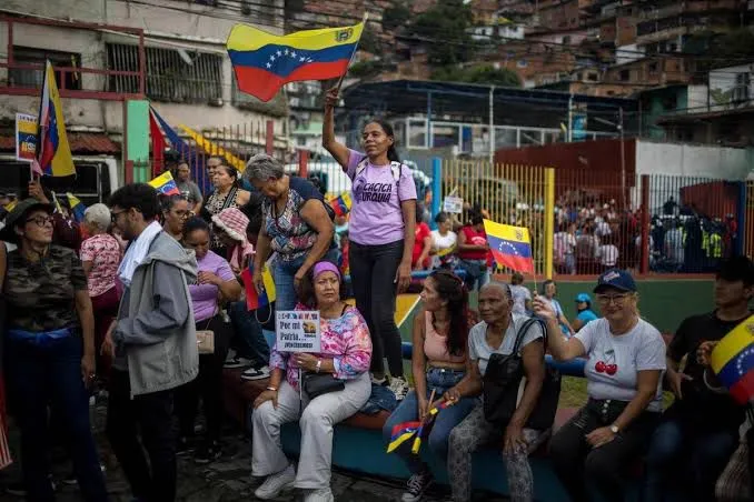 Venezuela exige a EE.UU. mantenerse alejado de sus costas y acusa “acciones hostiles”