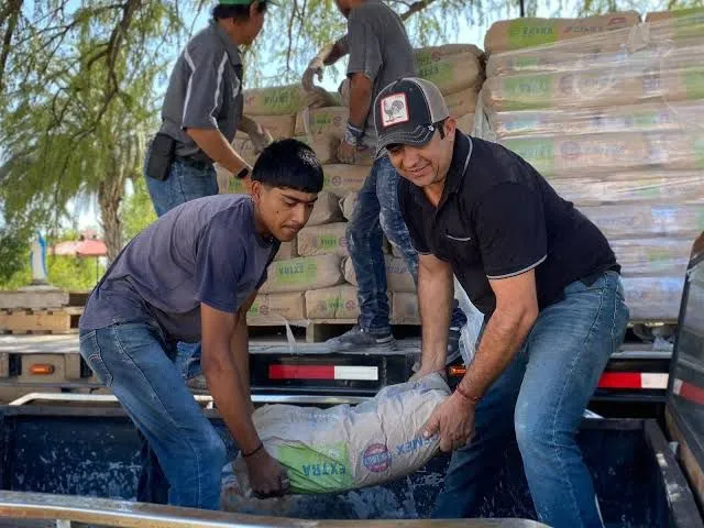 Mejora Coahuila impulsa entrega de cemento a bajo costo en Villa Unión