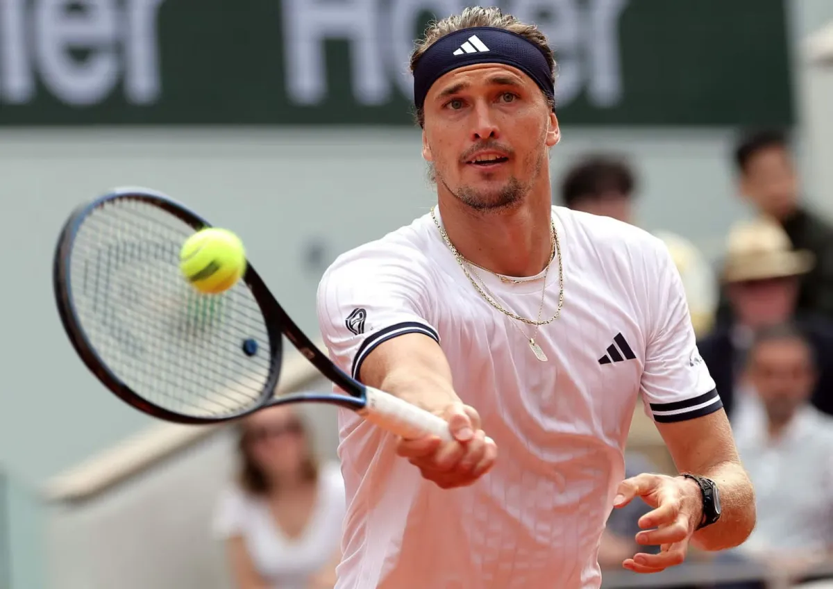 Zverev avanza por octava vez a Cuartos de Roland Garros; enfrentará al español Rafael Jódar