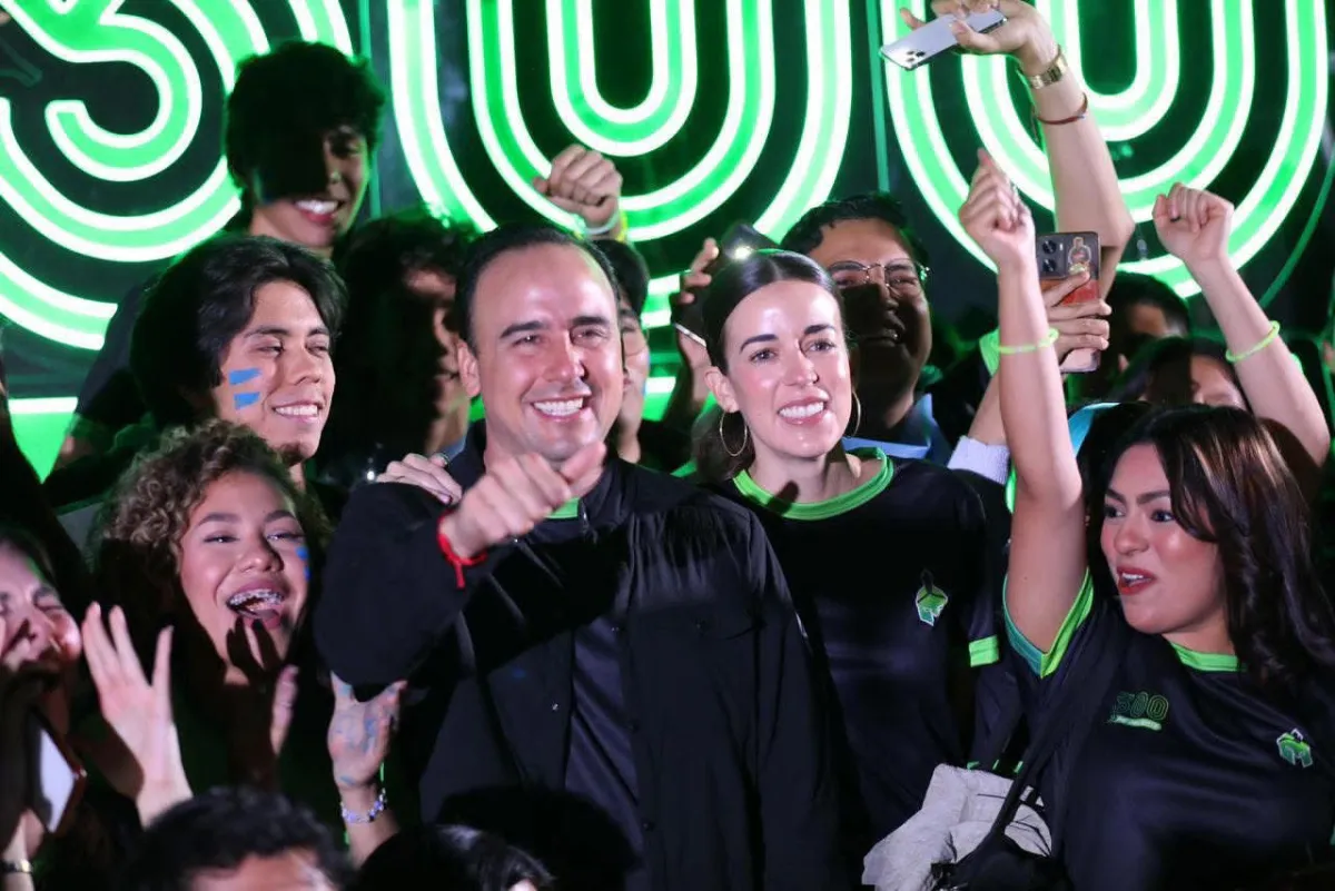 Manolo lanza superbecas y créditos para jóvenes en Coahuila