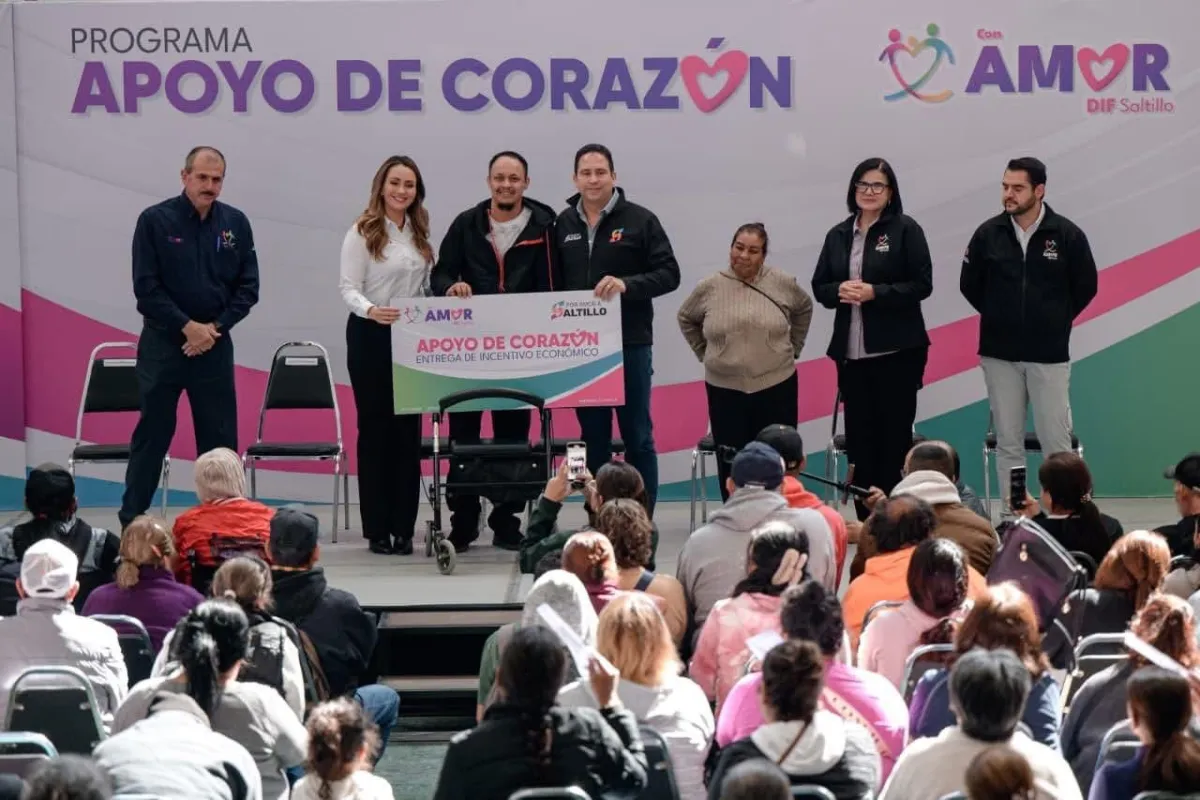 Javier Díaz y Luly López entregan “Apoyos de Corazón” del DIF Saltillo
