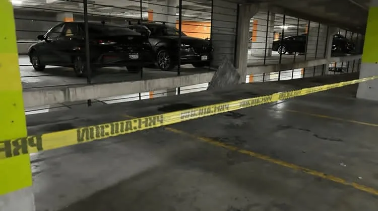 Acordonan estacionamiento donde cayó una niña de 4 años en Trebol Park