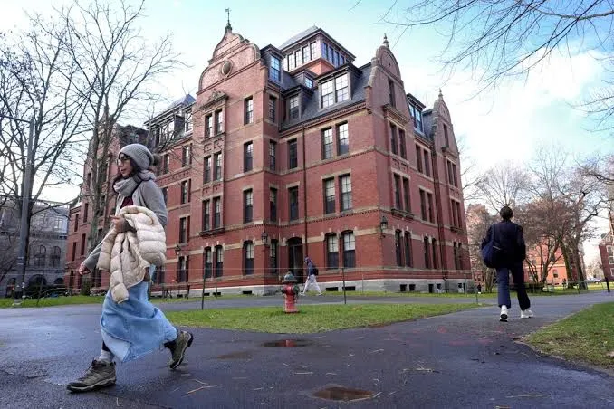 Gobierno de Trump impide a Harvard aceptar estudiantes extranjeros