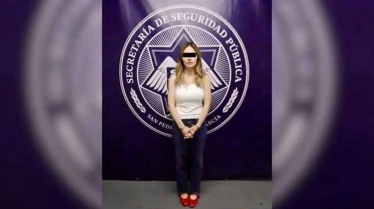 Detienen a mujer tras presunto robo de mercancía en Plaza Fiesta San Agustín