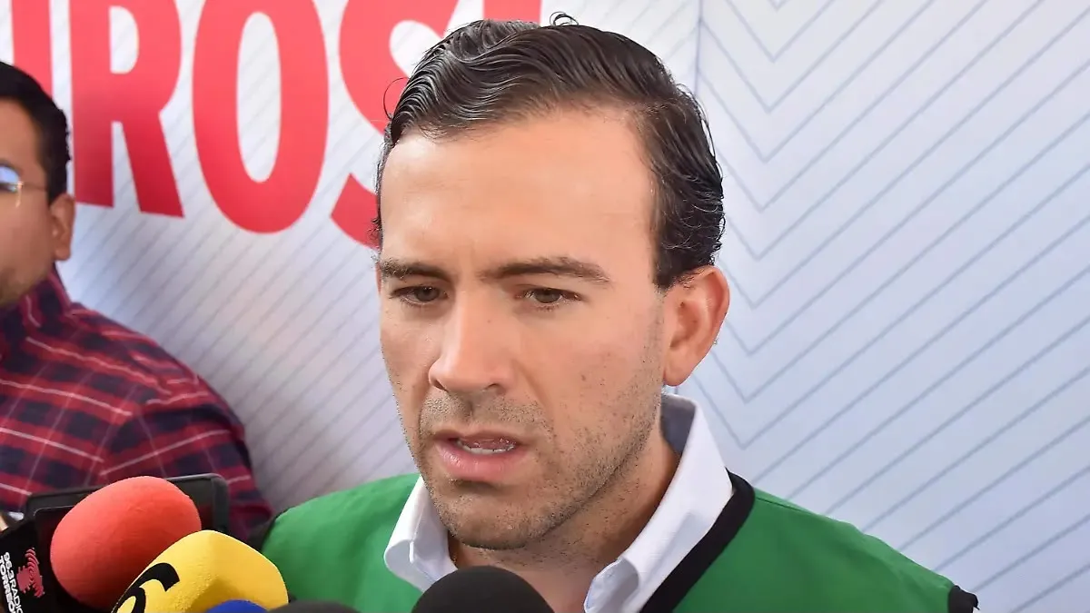 Senador Gabriel Elizondo respalda protestas de trabajadores del IMSS por aumento salarial