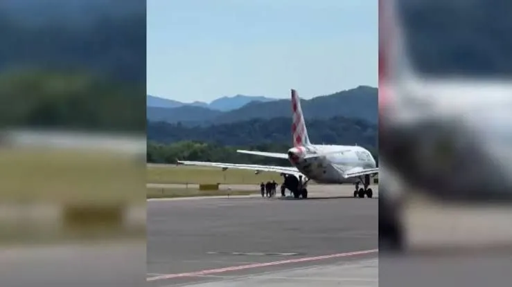 Suspenden vuelos en Bérgamo por incidente fatal: hombre muere tras ser succionado por motor de avión