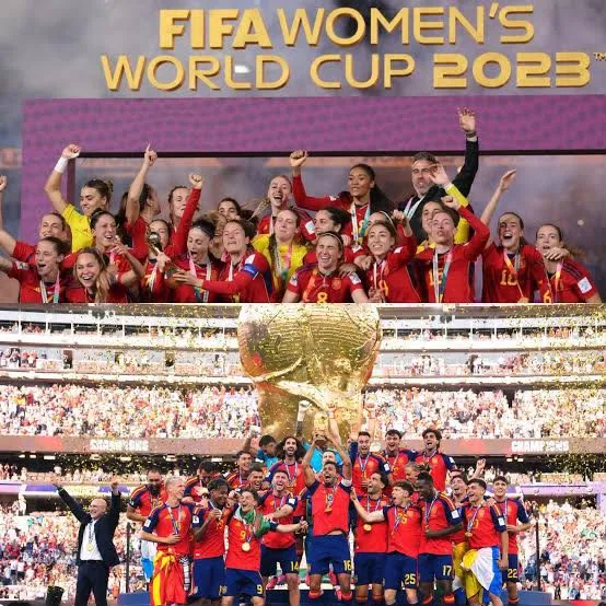 España hace historia al conquistar de forma simultánea los Mundiales masculino y femenino