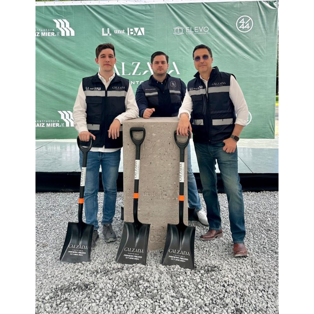 EMILIO GONZÁLEZ Y ELEVO GRUPO INMOBILIARIO COLOCAN LA PRIMERA PIEDRA DE UN PROYECTO EXCLUSIVO EN SAN PEDRO