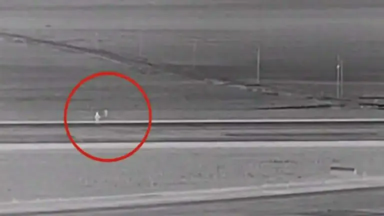 Autoridades revelan que hombre se lanzó intencionalmente a pista de Denver y murió al ser impactado por avión