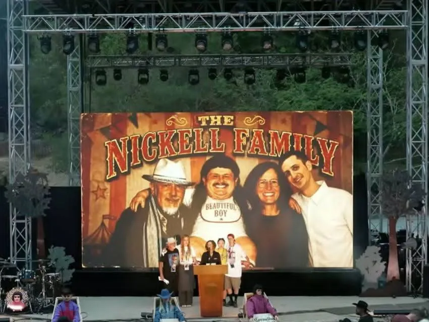 Familia y amigos despiden a Oliver Tree con un homenaje en California a un mes de su fallecimiento
